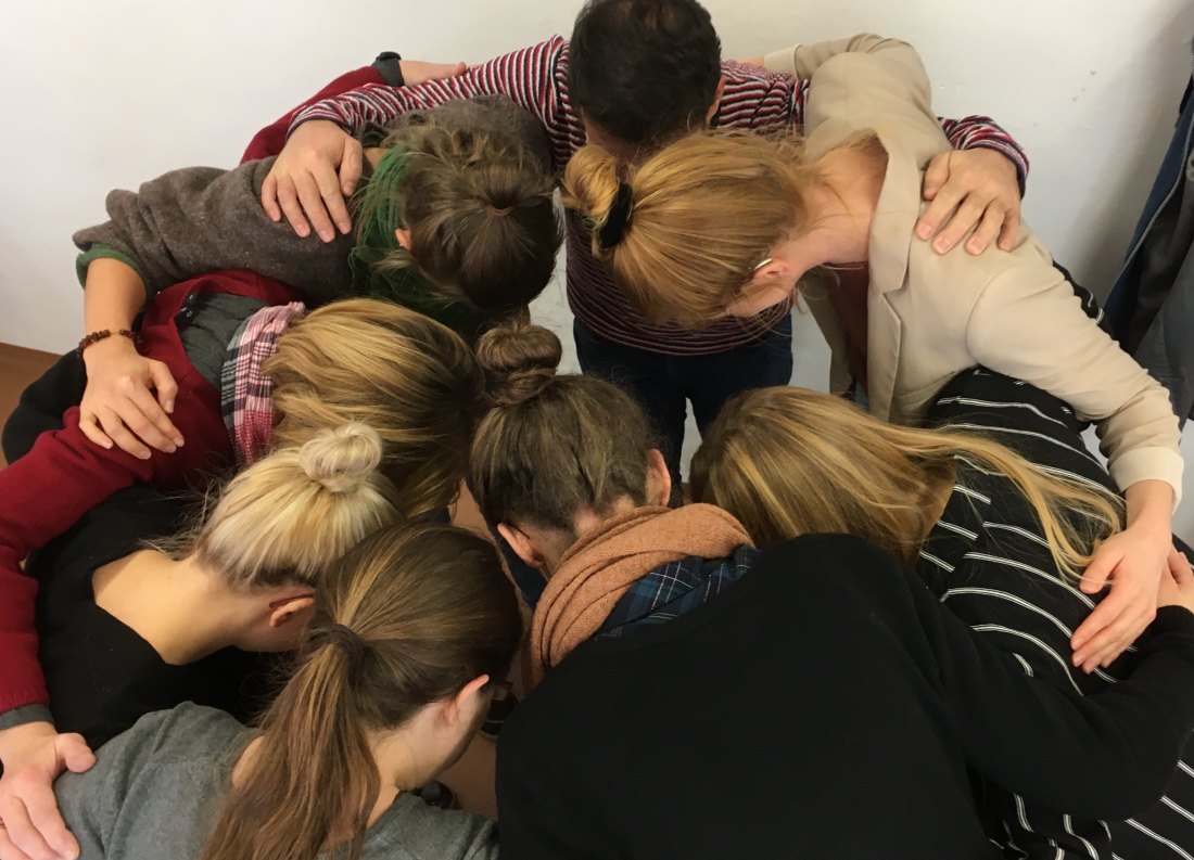 Abb. 2: Workshopteilnehmer*innen des Clusters Interaktion und Partizipation bei der 10. Netzwerktagung „Wie viel Körper braucht die Kulturelle Bildung?“