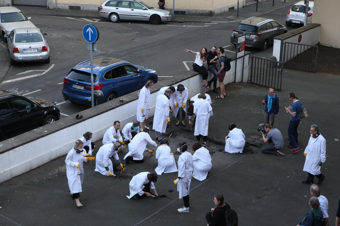 Entsieglung Eröffnung ZNE! Bonn mit Folke Köbberling @ Reinhard Kiehl.png