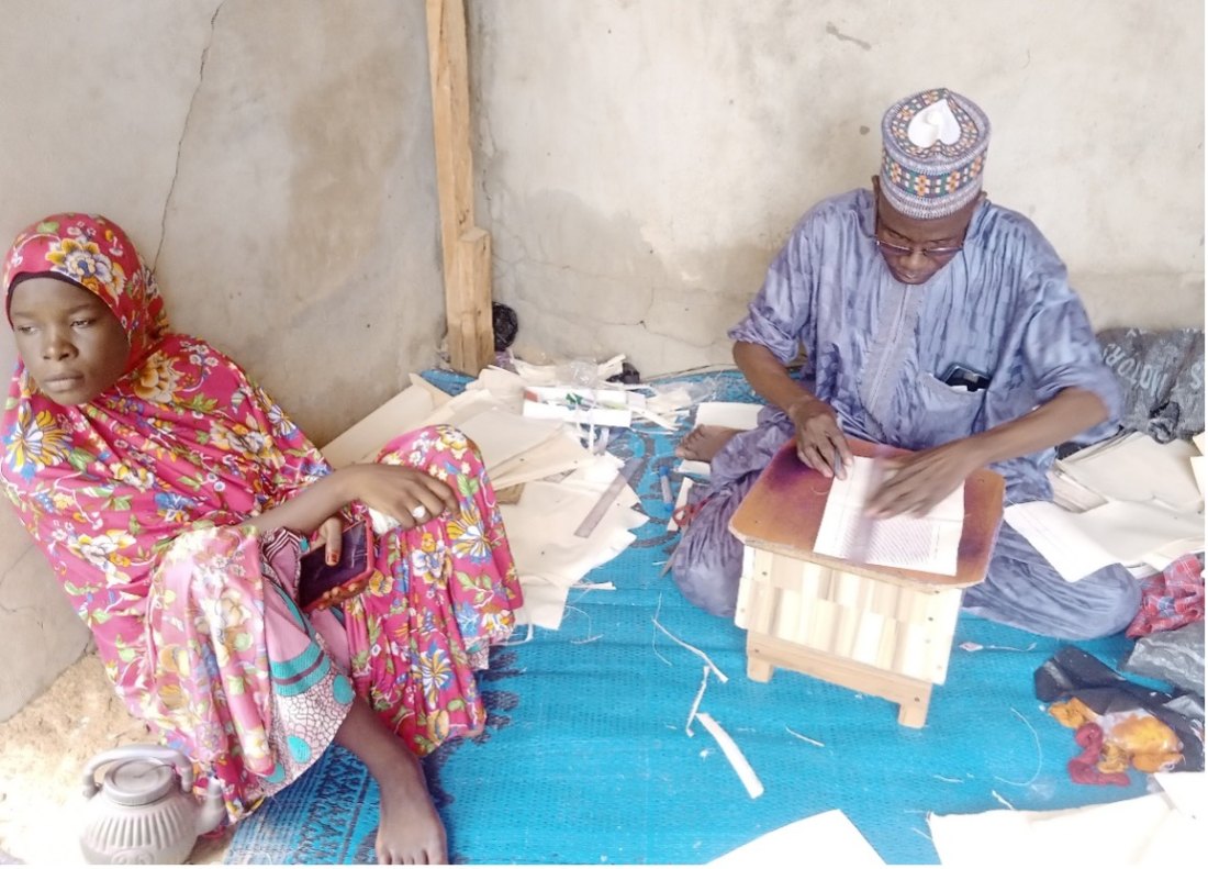 Hutmarkt - female cap Makers